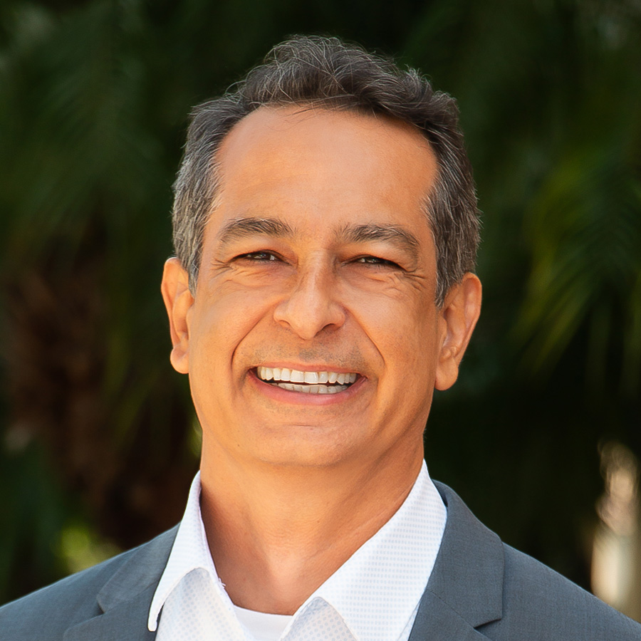 Dr. Fabio Aguiar Alves head shot